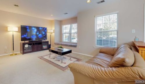 2358 Pembroke Ct, Mahwah, NJ 07430-3843