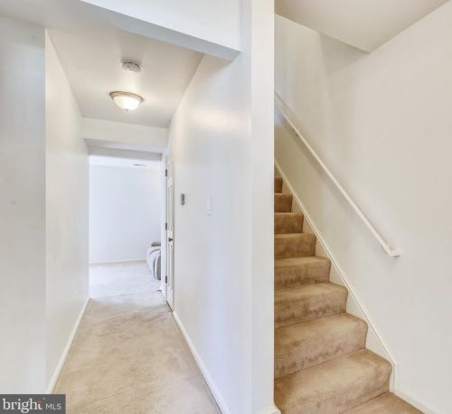 37 Park Pl, Lovettsville, VA 20180-8614
