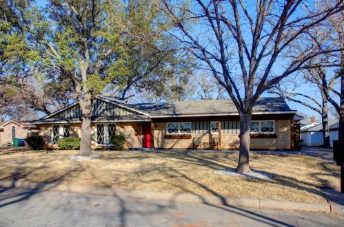 5005 Rock River Dr, Fort Worth, TX 76103-1225