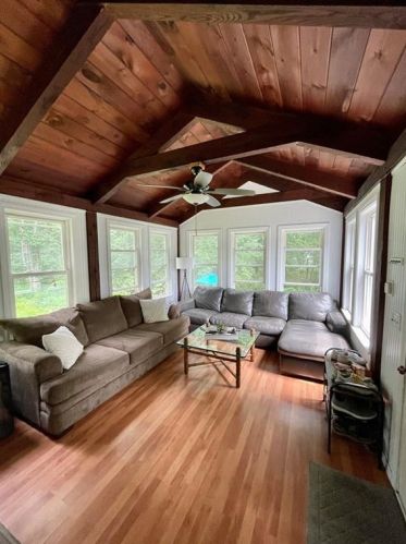435 Middle Rd, Warwick RI  02818-2324 exterior