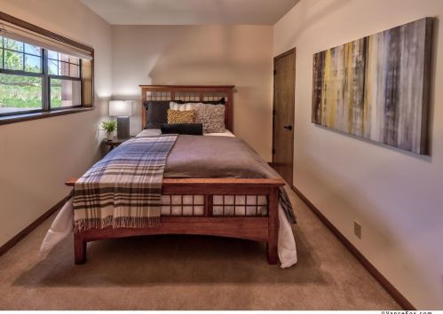 12275 Stockholm Way, Truckee CA  96161-6945 exterior