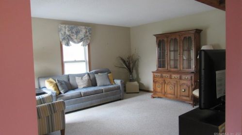 35 Borough St, Torrington, CT 06790-3233