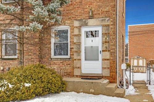 1813 Illinois St, Des Plaines, IL 60018-2320