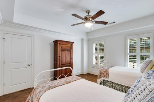 206 Montag Cir, Atlanta GA  30307-5504 exterior