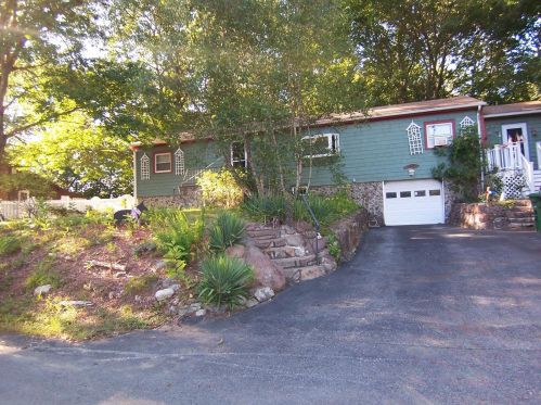 102 Dodge St, Nashua, NH 03064-1230