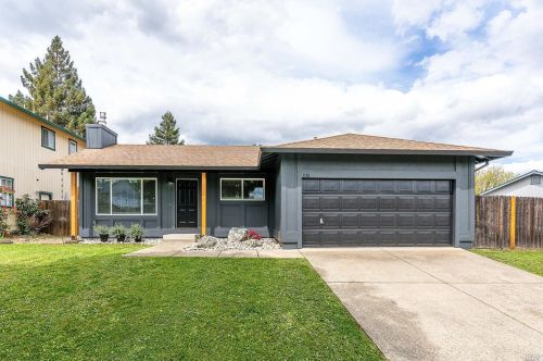 1176 Incline Dr, Ukiah, CA 95482-3397