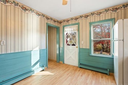 72 Flanders Rd, Niantic CT  06357-1525 exterior