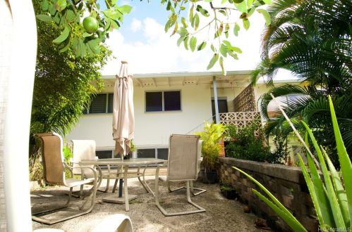 2871 Manoa Rd, Honolulu HI  96822-2120 exterior