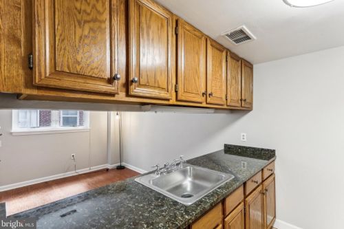 136 Bread St, Philadelphia, PA 19106-1941