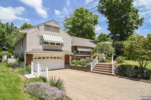 16 Rockingham Pl, Ridgewood, NJ 07452-1806