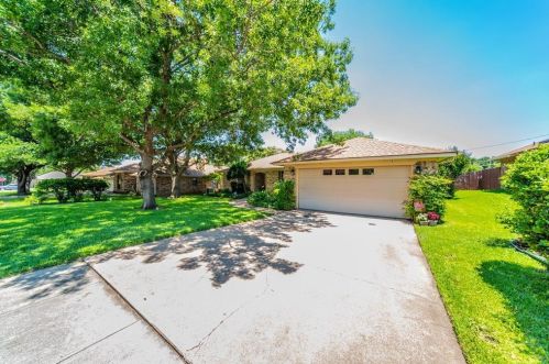 5344 Bob Dr, Fort Worth, TX 76180-5964