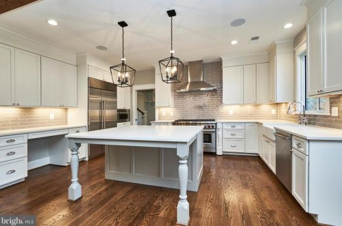 5059 36th St, Arlington, VA 22207-2946