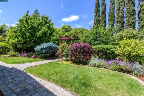 3381 El Monte Dr, Concord CA  94519-2806 exterior