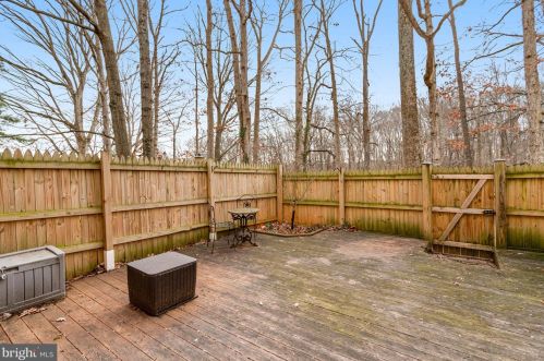 7773 Tiverton Dr, Springfield VA  22152-2021 exterior