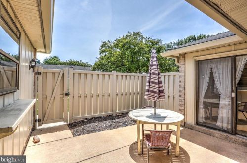 45 Valleybrook Dr, Lancaster PA  17601-4612 exterior