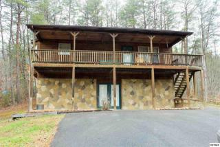 220 Cove Hollow Rd, Cosby, TN 37722-3207