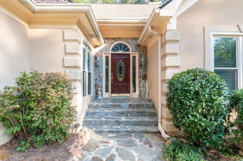 221 Lakewood Dr, Carrollton, GA 30117-1723