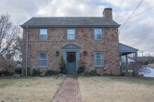 918 Donaghe St, Staunton, VA 24401-2223