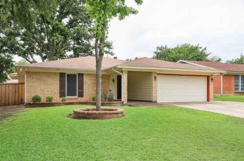 3713 Holly Springs Dr, Fort Worth, TX 76133-6311