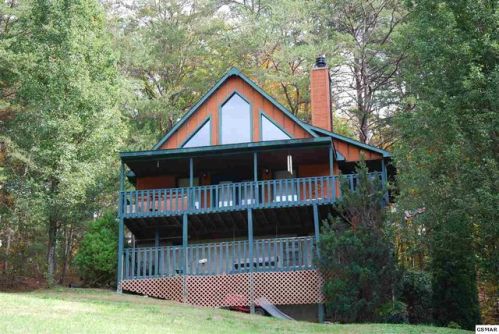 2439 Burke Ave, Pigeon Forge, TN 37876-7475