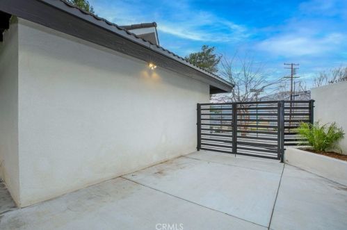 3579 Pontiac St, Glendale CA  91214-1822 exterior