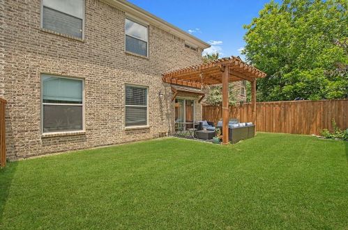 2104 Cologne Dr, Carrollton TX 75007-2336 exterior