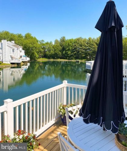 3322 Lakeside View Dr, Falls Church, VA 22041-2445
