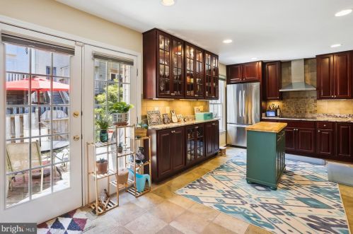 6523 Castine Ln, Springfield, VA 22150-4278