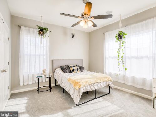 395 Lord Fairfax St, Charles Town WV 25414-2529 exterior