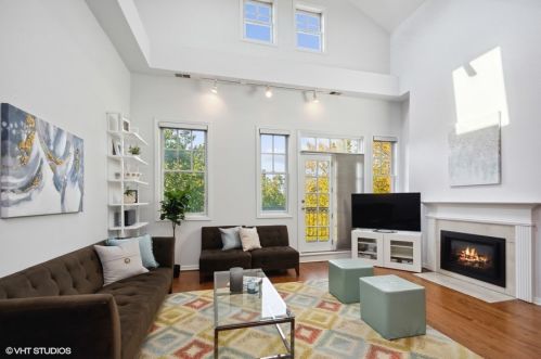 3753 Clifton Ave, Chicago, IL 60613-3865
