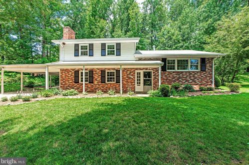 6818 Colburn Dr, Annandale, VA 22003-6131