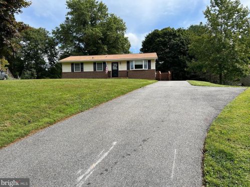 5713 Manor Dr, Woodbine MD  21797-9522 exterior