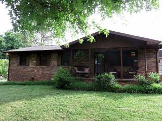 406 Walker St, Athens, TN 37303-3236