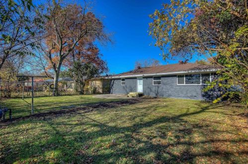 1426 Gillette St, Dallas TX  75217-1210 exterior