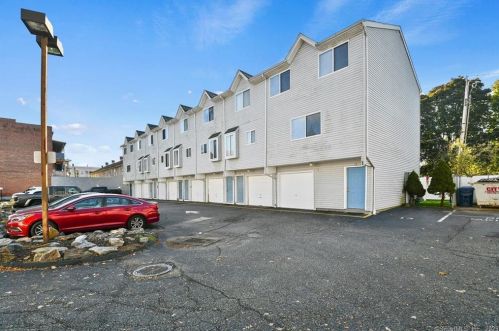 10 Hawthorne Ave, Derby CT  06418-1135 exterior