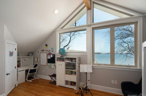 13 Seabreeze Pl, Norwalk CT  06854-4711 exterior