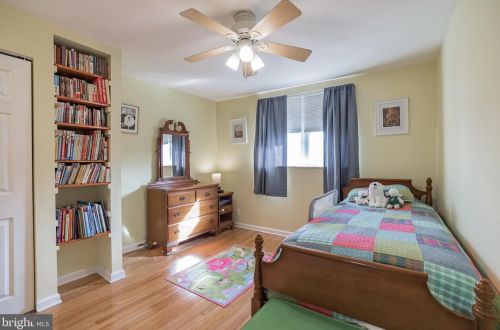 2341 10th St, Philadelphia PA 19133-1512 exterior