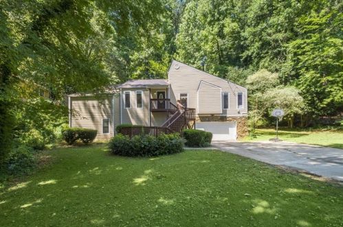 626 Charing Cross Dr, Marietta, GA 30066-2564