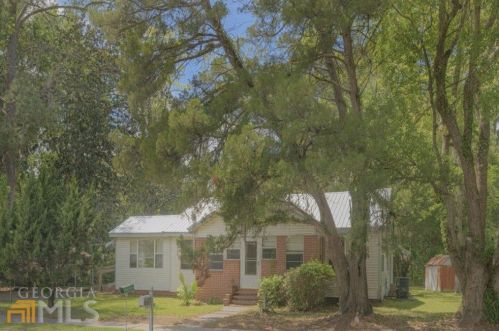 704 Bedell Ave, Woodbine, GA 31569-3501