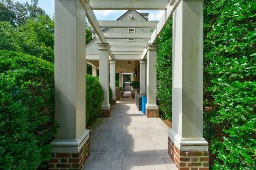 1227 Brookhaven Dr, Atlanta GA  30319-3105 exterior