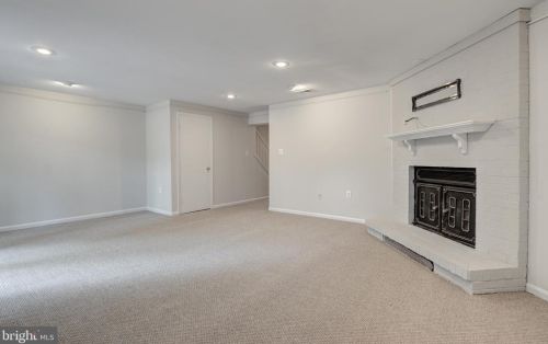 5601 Castlebury Ct, Springfield VA  22015-1883 exterior