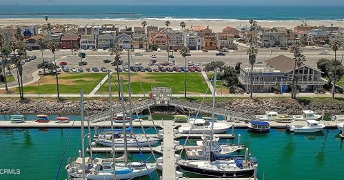 3534 Ocean Dr, Oxnard CA  93035-4345 exterior