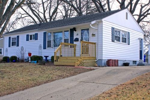 15 Carroll Dr, Decatur, IL 62526-1967