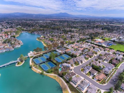 19 Woodland Dr, Irvine CA  92604-4534 exterior