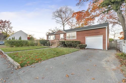 111 Merle St, Warwick, RI 02889-2414