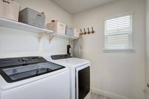9979 Asilomar Ln, Elk Grove CA  95757-2549 exterior