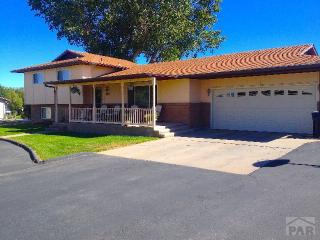 1720 Los Maderos Dr, Pueblo, CO 81006-1739