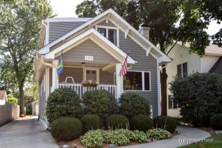 135 Berteau Ave, Elmhurst, IL 60126-2926