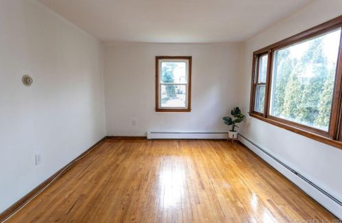 155 Pine St, Greenwich CT  06830-5956 exterior