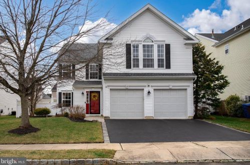 4 Juniper Dr, Columbus, NJ 08022-2328